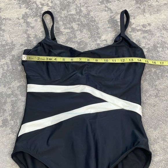 New Miraclesuit Lyra One Piece Swimsuit Spectra Black Contrast Mesh Side Sz 10 - Picture 8 of 12